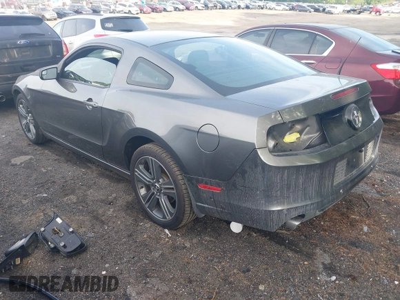 2013 Ford Mustang V6 z VIN 1ZVBP8AM7D5279716, wystawiony jako IAAI lot #42181208 z przebiegiem 83 111 mil mil oraz . Historia ofert i sprzedaży dostępna na DreamBid. Obrazek 3.