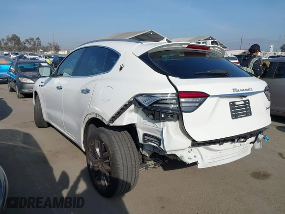 2023 Maserati Levante z VIN ZN661YUM6PX411566, wystawiony jako IAAI lot #41219590 z przebiegiem 24 613 mil mil oraz . Historia ofert i sprzedaży dostępna na DreamBid. Obrazek 3.