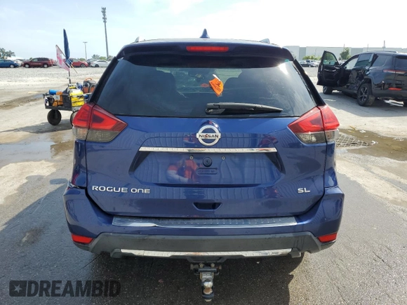 2017 Nissan Rogue SL z VIN 5N1AT2MT7HC757883, wystawiony jako Copart lot #53951325 z przebiegiem 103 174 mil mil oraz Szkoda całkowita • Salvage title. Historia ofert i sprzedaży dostępna na DreamBid. Obrazek 6.