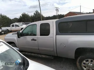 2012 Chevrolet Silverado 2500HD LT z VIN 1GC2KXCG1CZ337684, wystawiony jako IAAI lot #40494392 z przebiegiem Nie podano mil oraz . Historia ofert i sprzedaży dostępna na DreamBid. Obrazek 14.