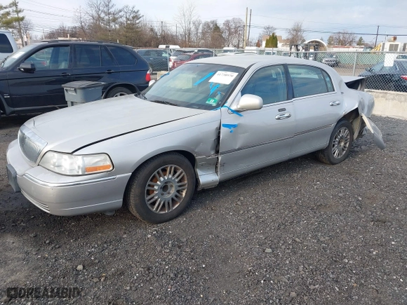 2008 Lincoln Town Car Limited with VIN 2LNHM82V78X646773, listed as a IAAI auction lot 41738970 with 135,938 mi miles. Bid and sale history available at carsss.com. Image 17.