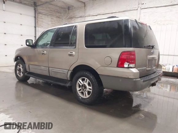 2003 Ford Expedition Special Service with VIN 1FMPU15L43LC37911, listed as a IAAI auction lot 41220050 with 221,976 mi miles. Bid and sale history available at carsss.com. Image 3.