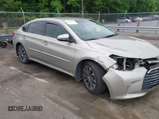 2016 Toyota Avalon Limited z VIN 4T1BK1EB7GU231981, wystawiony jako IAAI lot #42223109 z przebiegiem 166 552 mil mil oraz . Historia ofert i sprzedaży dostępna na DreamBid. Obrazek 1.