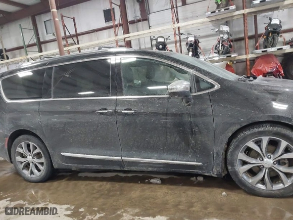 2020 Chrysler Pacifica Limited with VIN 2C4RC1GG8LR116211, listed as a IAAI auction lot 41646586 with 87,999 mi miles. Bid and sale history available at carsss.com. Image 13.