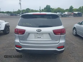 2020 Kia Sorento LX z VIN 5XYPG4A33LG680825, wystawiony jako IAAI lot #42357206 z przebiegiem 88 359 mil mil oraz . Historia ofert i sprzedaży dostępna na DreamBid. Obrazek 16.