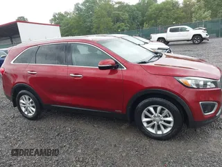 2017 Kia Sorento LX z VIN 5XYPGDA30HG314280, wystawiony jako IAAI lot #42224601 z przebiegiem 51 875 mil mil oraz . Historia ofert i sprzedaży dostępna na DreamBid. Obrazek 13.