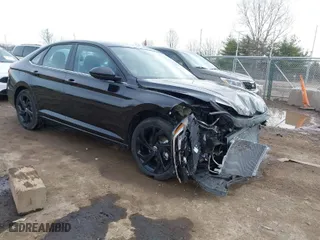 2025 Volkswagen Jetta SE with VIN 3VW7X7BU6SM032015, listed as a IAAI auction lot 41869064 with 2,550 mi miles. Bid and sale history available at carsss.com. Image 1.
