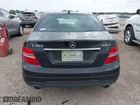 2012 Mercedes-Benz C 300 Sport z VIN WDDGF8BB9CR208314, wystawiony jako IAAI lot #42489087 z przebiegiem 117 601 mil mil oraz . Historia ofert i sprzedaży dostępna na DreamBid. Obrazek 16.