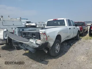 2024 Ram 2500 Tradesman z VIN 3C6UR5HL6RG270224, wystawiony jako Copart lot #45301145 z przebiegiem 44 193 mil mil oraz Szkoda całkowita • Salvage title. Historia ofert i sprzedaży dostępna na DreamBid. Obrazek 3.