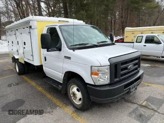 2018 Ford Econoline Commercial with VIN 1FDXE4FS9JDC33221, listed as a Copart auction lot 47133205 with 117,611 mi miles and Clean Title. Bid and sale history available at carsss.com. Image 1.