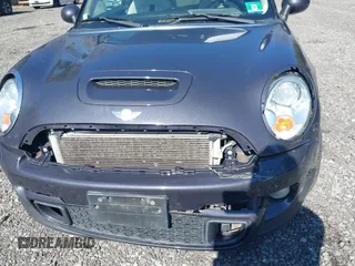 2012 MINI Hardtop S z VIN WMWSV3C51CTY16444, wystawiony jako IAAI lot #41934230 z przebiegiem 122 261 mil mil oraz . Historia ofert i sprzedaży dostępna na DreamBid. Obrazek 6.