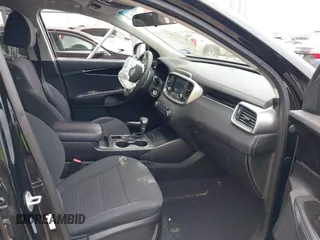 2019 Kia Sorento LX with VIN 5XYPG4A32KG467377, listed as a IAAI auction lot 41341804 with 62,997 mi miles. Bid and sale history available at carsss.com. Image 5.