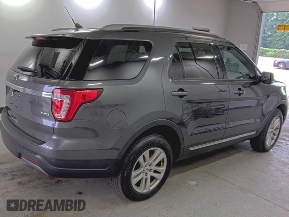 2019 Ford Explorer XLT z VIN 1FM5K8D85KGB20171, wystawiony jako IAAI lot #42767312 z przebiegiem 83 569 mil mil oraz . Historia ofert i sprzedaży dostępna na DreamBid. Obrazek 26.