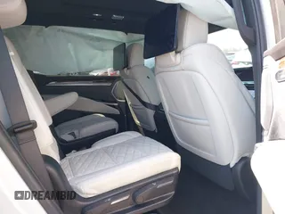 2025 Cadillac Escalade z VIN 1GYS9GRL7SR168408, wystawiony jako IAAI lot #41855623 z przebiegiem 1 744 mil mil oraz . Historia ofert i sprzedaży dostępna na DreamBid. Obrazek 8.