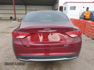 2015 Chrysler 200 Limited z VIN 1C3CCCAB8FN575131, wystawiony jako IAAI lot #42109879 z przebiegiem 104 384 mil mil oraz . Historia ofert i sprzedaży dostępna na DreamBid. Obrazek 16.