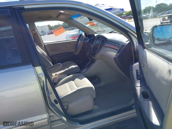 2002 Toyota Highlander with VIN JTEGF21A120071643, listed as a IAAI auction lot 41593796 with 157,608 mi miles. Bid and sale history available at carsss.com. Image 5.