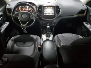 2015 Jeep Cherokee Latitude z VIN 1C4PJMCS9FW551890, wystawiony jako Copart lot #60148795 z przebiegiem 129 928 mil mil oraz Szkoda całkowita • Salvage title. Historia ofert i sprzedaży dostępna na DreamBid. Obrazek 8.