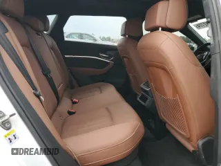 2024 Audi Q8 e-tron Premium Plus z VIN WA15AAGE8RB017425, wystawiony jako Copart lot #75212724 z przebiegiem 7 103 mil mil oraz Szkoda całkowita • Salvage title. Historia ofert i sprzedaży dostępna na DreamBid. Obrazek 11.
