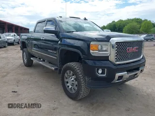 2015 GMC Sierra 2500HD Denali z VIN 1GT120E87FF529920, wystawiony jako IAAI lot #42209137 z przebiegiem 158 266 mil mil oraz . Historia ofert i sprzedaży dostępna na DreamBid. Obrazek 1.