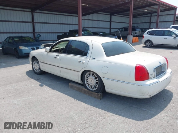 2007 Lincoln Town Car Signature Limited z VIN 1LNHM82V97Y603275, wystawiony jako IAAI lot #42362805 z przebiegiem 165 314 mil mil oraz . Historia ofert i sprzedaży dostępna na DreamBid. Obrazek 3.