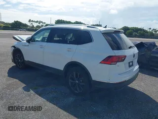 2024 Volkswagen Tiguan SE z VIN 3VV3B7AX3RM120298, wystawiony jako IAAI lot #41862454 z przebiegiem Nie podano mil oraz . Historia ofert i sprzedaży dostępna na DreamBid. Obrazek 3.