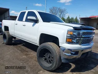 2015 Chevrolet Silverado 1500 LT with VIN 1GCVKREC3FZ379488, listed as a IAAI auction lot 41989003 with 152,175 mi miles. Bid and sale history available at carsss.com. Image 1.
