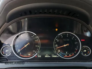 2015 BMW 7 Series 740i z VIN WBAYA6C59FD826788, wystawiony jako Copart lot #55747215 z przebiegiem 134 960 mil mil oraz Szkoda całkowita • Salvage title. Historia ofert i sprzedaży dostępna na DreamBid. Obrazek 9.
