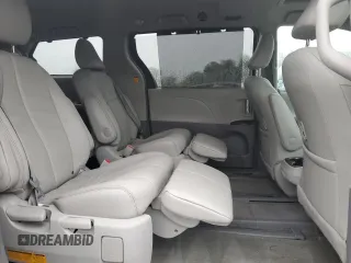 2013 Toyota Sienna XLE z VIN 5TDDK3DCXDS059559, wystawiony jako Copart lot #58291655 z przebiegiem 97 591 mil mil oraz Czysty tytuł • Clean title. Historia ofert i sprzedaży dostępna na DreamBid. Obrazek 11.