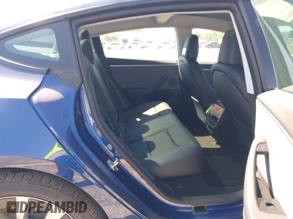 2024 Tesla Model 3 z VIN 5YJ3E1EAXRF751577, wystawiony jako IAAI lot #41831992 z przebiegiem 11 mil mil oraz . Historia ofert i sprzedaży dostępna na DreamBid. Obrazek 8.