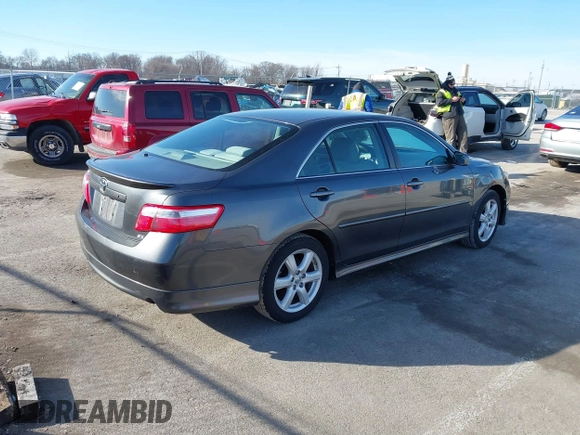 2008 Toyota Camry LE z VIN 4T1BE46K08U196337, wystawiony jako IAAI lot #41577012 z przebiegiem 172 634 mil mil oraz . Historia ofert i sprzedaży dostępna na DreamBid. Obrazek 4.