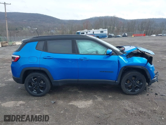 2018 Jeep Compass Altitude with VIN 3C4NJDBBXJT453197, listed as a IAAI auction lot 41955264 with 44,014 mi miles and . Bid and sale history available at carsss.com. Image 13.