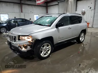 2011 Jeep Compass Limited with VIN 1J4NF5FB5BD201425, listed as a Copart auction lot 44786525 with 132,885 mi miles and Salvage Title. Bid and sale history available at carsss.com. Image 1.