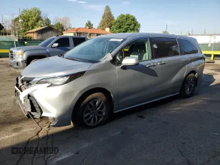 2022 Toyota Sienna LE z VIN 5TDKSKFCXNS042082, wystawiony jako Copart lot #63103585 z przebiegiem 75 313 mil mil oraz Szkoda całkowita • Salvage title. Historia ofert i sprzedaży dostępna na DreamBid. Obrazek 1.