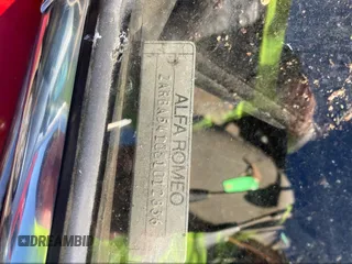 1981 Alfa Romeo Spider Veloce z VIN ZARBA5410B1012836, wystawiony jako IAAI lot #42364544 z przebiegiem Nie podano mil oraz . Historia ofert i sprzedaży dostępna na DreamBid. Obrazek 8.