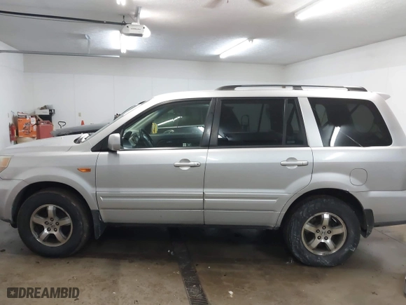 2008 Honda Pilot EX-L with VIN 5FNYF18758B006821, listed as a IAAI auction lot 41642008 with 195,678 mi miles. Bid and sale history available at carsss.com. Image 15.