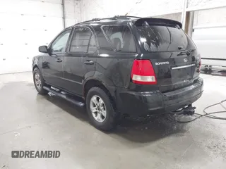 2005 Kia Sorento LX with VIN KNDJD733055384279, listed as a IAAI auction lot 40684096 with 161,624 mi miles. Bid and sale history available at carsss.com. Image 3.