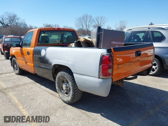 2004 Chevrolet Silverado 1500 Work Truck with VIN 1GCEC14X24Z284372, listed as a IAAI auction lot 41714675 with 193,486 mi miles. Bid and sale history available at carsss.com. Image 3.