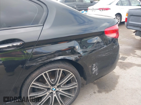2018 BMW 5 Series 540i z VIN WBAJE5C5XJWA94252, wystawiony jako IAAI lot #42119366 z przebiegiem 53 762 mil mil oraz . Historia ofert i sprzedaży dostępna na DreamBid. Obrazek 6.