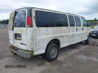 1997 GMC Savana z VIN 1GTGG29R2V1095122, wystawiony jako IAAI lot #42228877 z przebiegiem 120 646 mil mil oraz . Historia ofert i sprzedaży dostępna na DreamBid. Obrazek 4.