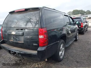 2008 Chevrolet Suburban LT w/3LT with VIN 3GNFC16078G236433, listed as a IAAI auction lot 41638246 with 200,244 mi miles. Bid and sale history available at carsss.com. Image 4.