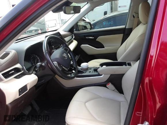 2021 Toyota Highlander XLE with VIN 5TDGZRBH6MS554982, listed as a IAAI auction lot 42271854 with 114,226 mi miles and . Bid and sale history available at DreamBid. Image 1.