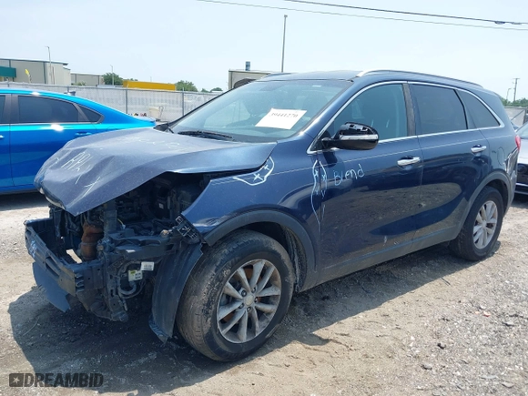 2016 Kia Sorento LX with VIN 5XYPG4A50GG011189, listed as a IAAI auction lot 39441270 with 216,890 mi miles. Bid and sale history available at carsss.com. Image 2.