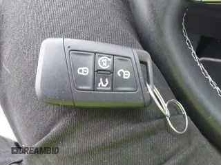2023 Volkswagen Taos SE z VIN 3VVNX7B22PM330188, wystawiony jako IAAI lot #42219485 z przebiegiem 26 166 mil mil oraz . Historia ofert i sprzedaży dostępna na DreamBid. Obrazek 11.