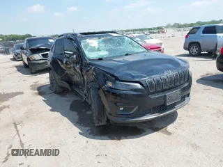 2021 Jeep Cherokee Latitude Lux z VIN 1C4PJLMXXMD134565, wystawiony jako IAAI lot #42044643 z przebiegiem 84 611 mil mil oraz . Historia ofert i sprzedaży dostępna na DreamBid. Obrazek 1.