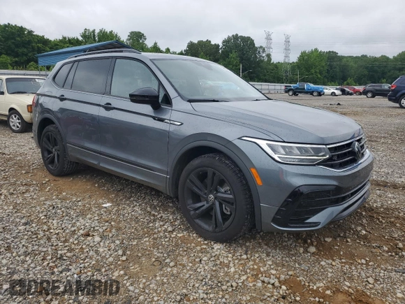 2024 Volkswagen Tiguan SE R-Line Black z VIN 3VVCB7AX0RM109453, wystawiony jako Copart lot #55973745 z przebiegiem 9 620 mil mil oraz Czysty tytuł • Clean title. Historia ofert i sprzedaży dostępna na DreamBid. Obrazek 4.