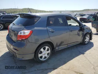 2010 Toyota Matrix S z VIN 2T1KE4EE7AC038080, wystawiony jako Copart lot #52586595 z przebiegiem 159 301 mil mil oraz Szkoda całkowita • Salvage title. Historia ofert i sprzedaży dostępna na DreamBid. Obrazek 3.