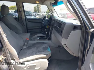 2007 Jeep Commander Sport with VIN 1J8HH48KX7C548033, listed as a IAAI auction lot 42555217 with 213,236 mi miles and . Bid and sale history available at DreamBid. Image 5.