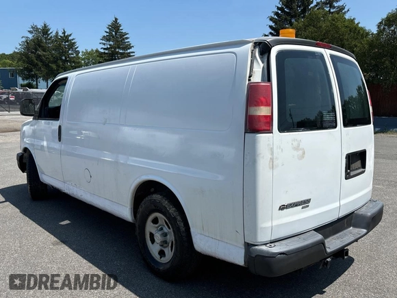 2007 Chevrolet Express Cargo with VIN 1GCFH15T171175079, listed as a Copart auction lot 67054815 with 76,046 mi miles and Clean title. Bid and sale history available at DreamBid. Image 3.