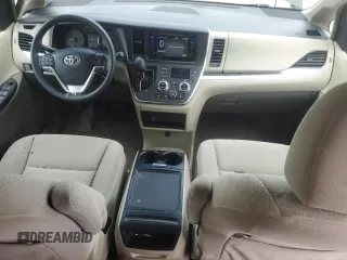 2016 Toyota Sienna LE AAS z VIN 5TDKK3DC6GS751426, wystawiony jako Copart lot #58335685 z przebiegiem 57 665 mil mil oraz Szkoda całkowita • Salvage title. Historia ofert i sprzedaży dostępna na DreamBid. Obrazek 8.