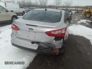 2013 Ford Focus SE with VIN 1FADP3F25DL271105, listed as a IAAI auction lot 36260870 with 122,592 mi miles. Bid and sale history available at carsss.com. Image 6.